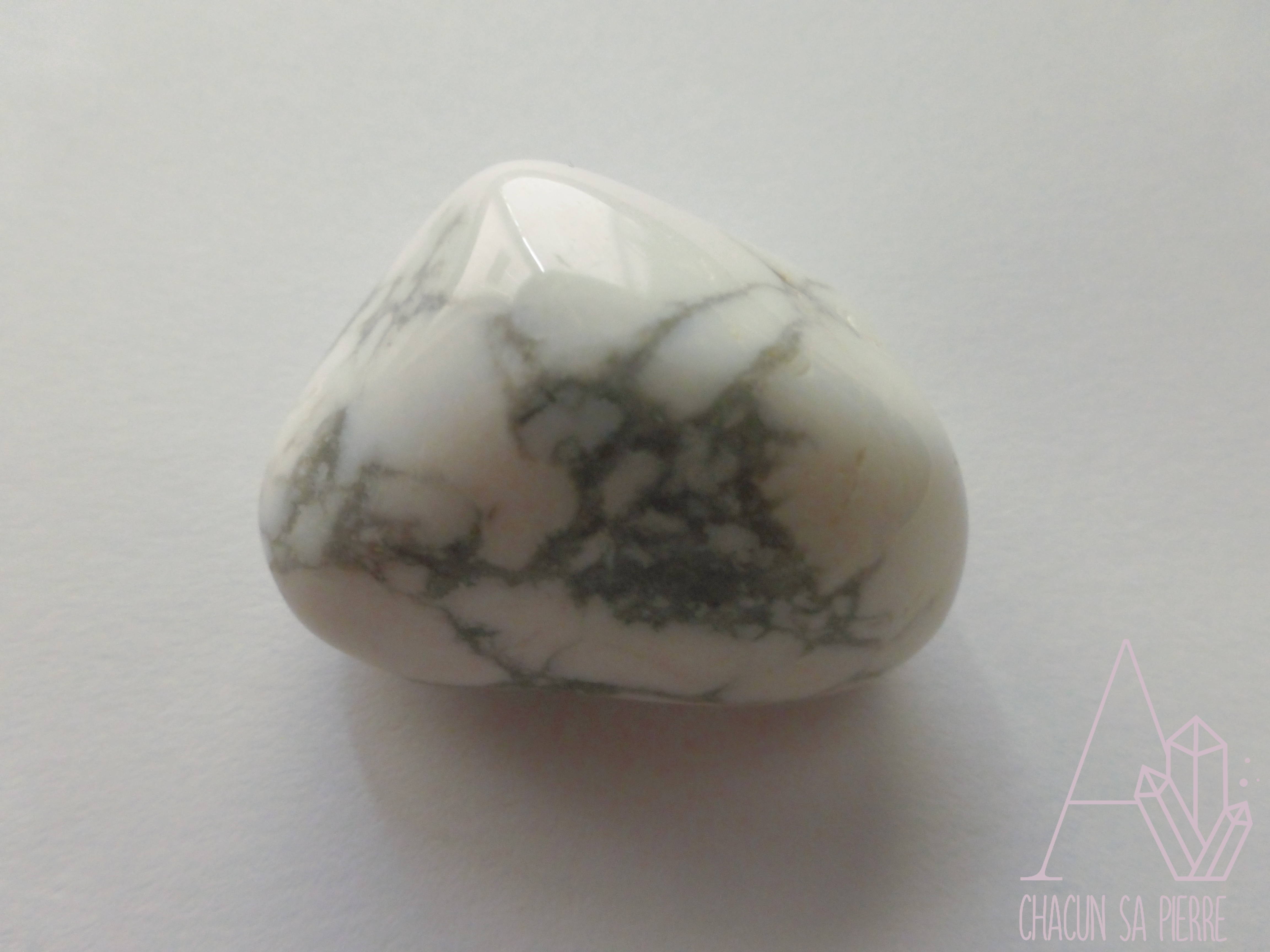 Howlite pierre roulée – A Chacun sa Pierre Howlite pierre roulée – A Chacun sa Pierre