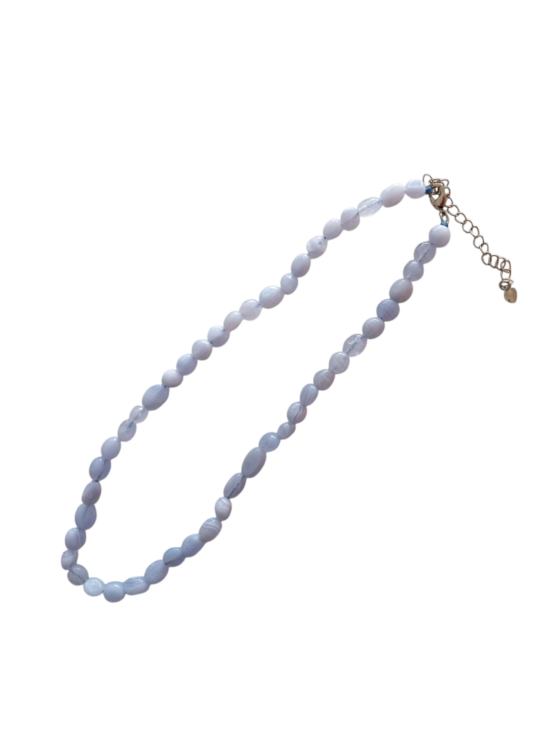 Calcédoine bleue collier pierres roulées