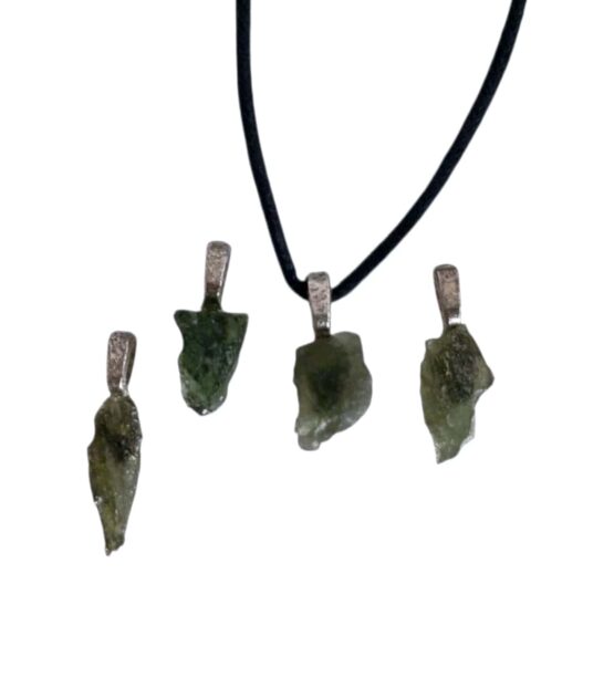 Moldavite brute pendentif
